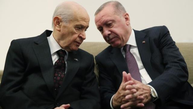 Son Dakika: Cumhurbaşkanı Erdoğan ile MHP lideri Bahçeli'nin 'yeni anayasa' zirvesi sona erdi Son Dakika: Cumhurbaşkanı Erdoğan ile MHP lideri Bahçeli'nin 'yeni anayasa' zirvesi sona erdi