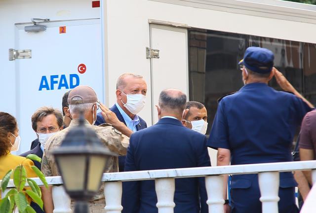 Son Dakika: Cumhurbaşkanı Erdoğan, selin vurduğu Bozkurt ilçesinde halka seslendi: 3 ili afet bölgesi ilan ettik