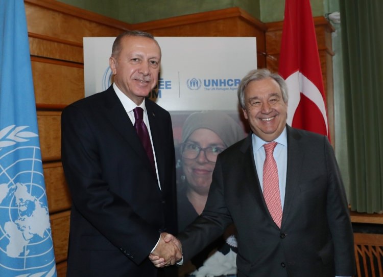 <p>Cumhurbaşkanı Recep Tayyip Erdoğan, çeşitli temaslarda bulunmak üzere geldiği İsviçre’de Birleşmiş Milletler Genel Sekreteri Antonio Guterres ile bir araya geldi.</p>

