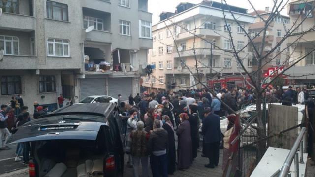 Son Dakika: Gaziosmanpaşa'da bir apartman dairesinde doğalgaz patlaması meydana geldi