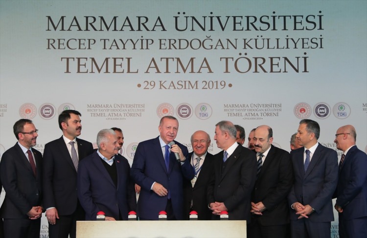 <p>Türkiye Cumhurbaşkanı Recep Tayyip Erdoğan, Marmara Üniversitesi Recep Tayyip Erdoğan Külliyesi Temel Atma Töreni'ne katılarak konuşma yaptı.</p>
