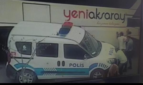 Son dakika haberi | OTOBÜS İLE ARAÇ ARASINDA SIKIŞAN POLİS MEMURU YARALANDI; O ANLAR KAMERADA
