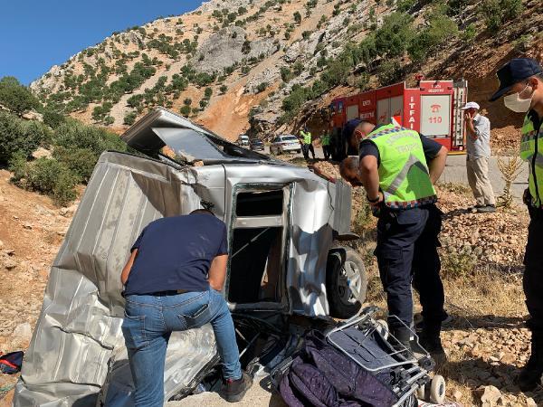 Son dakika haberleri! Minibüs menfeze yuvarlandı: 2 ölü, 5 yaralandı