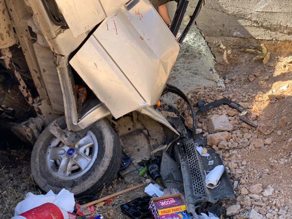 Son dakika haberleri! Minibüs menfeze yuvarlandı: 2 ölü, 5 yaralandı