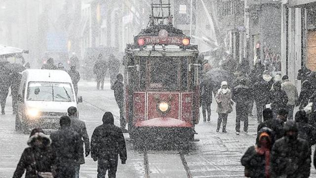 Son Dakika! İstanbul'da bu gece ve yarın yoğun kar yağışı bekleniyor, kar kalınlığı 20 - 40 cm arasında olacak Son Dakika! İstanbul'da bu gece ve yarın yoğun kar yağışı bekleniyor, kar kalınlığı 20 - 40 cm arasında olacak
