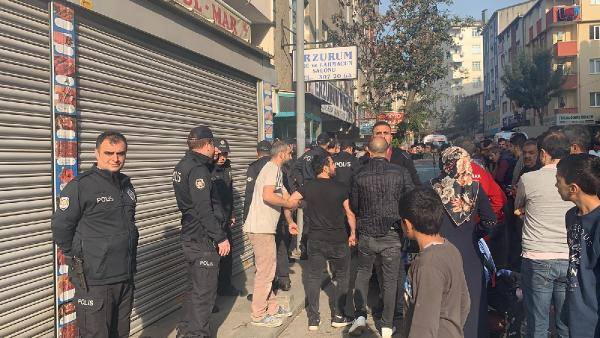 Pendik'te marketin içinde silahlı saldırı olayından ilk görüntüler