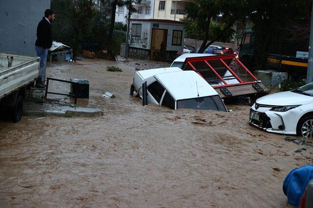 Son Dakika: İzmir'deki selde can kaybı! Menderes ilçesinde 1 kişi hayatını kaybetti