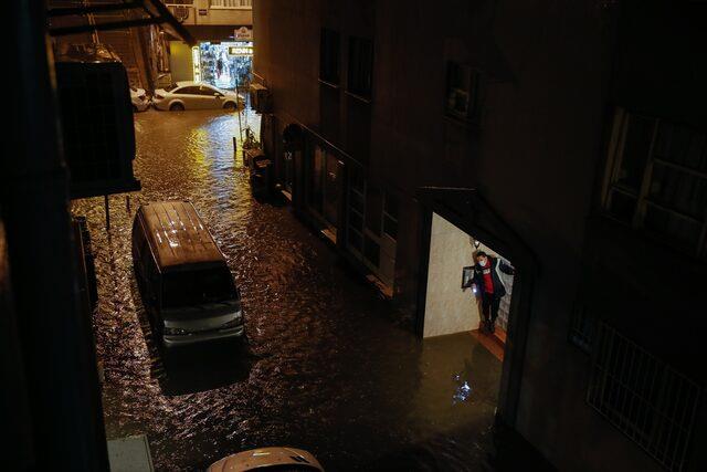 Son Dakika: İzmir'deki selde can kaybı! Menderes ilçesinde 1 kişi hayatını kaybetti
