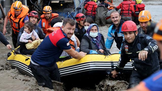 Son Dakika: Karadeniz'deki sel felaketinde bilanço ağırlaşıyor! Hayatını kaybedenlerin sayısı 27'ye yükseldi Son Dakika: Karadeniz'deki sel felaketinde bilanço ağırlaşıyor! Hayatını kaybedenlerin sayısı 27'ye yükseldi