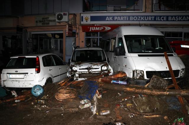 Son Dakika: Kastamonu'da bilanço ağırlaşıyor! Sel sularına kapılarak hayatını kaybedenlerin sayısı 4'e yükseldi
