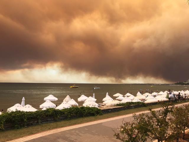 Son Dakika: Manavgat'ta 4 ayrı noktada orman yangını çıktı! 3 mahalle boşaltıldı