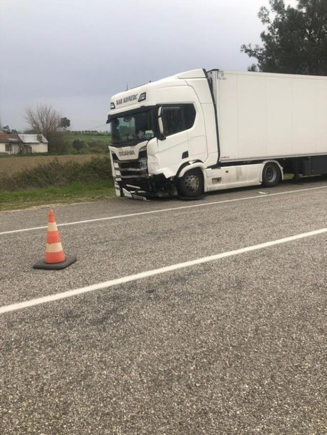 Son Dakika: Muğla'da tırla otomobilin çarpışması sonucu 5 kişi hayatını kaybetti