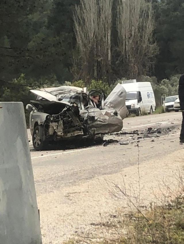 Son Dakika: Muğla'da tırla otomobilin çarpışması sonucu 5 kişi hayatını kaybetti