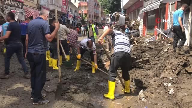 Son dakika: Selzede gençten örnek davranış: Fazla ödenen 750 bin lirayı iade etti