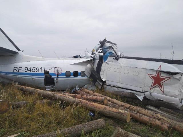 Son Dakika! Tataristan'da paraşütçüleri taşıyan uçak düştü, 19 kişi öldü 3 kişi yaralandı