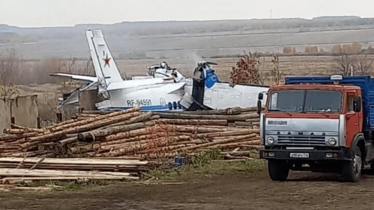 Son Dakika! Tataristan'da paraşütçüleri taşıyan uçak düştü, 16 kişi öldü 7 kişi yaralandı