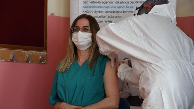 Son Dakika: Tüm öğretmen ve eğitim çalışanlarının koronavirüs aşı randevuları açıldı
