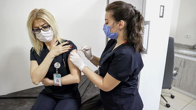 Son Dakika! Türkiye'de uygulanan Sinovac aşısının sonuçları belli oldu: Hastaneye yatışı yüzde 100 engelliyor Son Dakika! Türkiye'de uygulanan Sinovac aşısının sonuçları belli oldu: Hastaneye yatışı yüzde 100 engelliyor