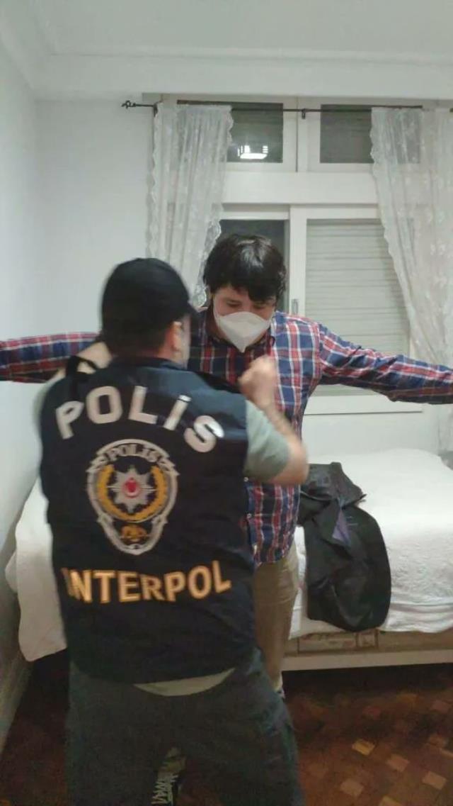 Son dakika: Türkiye'ye getirilmek için uçağa bindirilen Tosuncuk'tan ilk fotoğraflar geldi