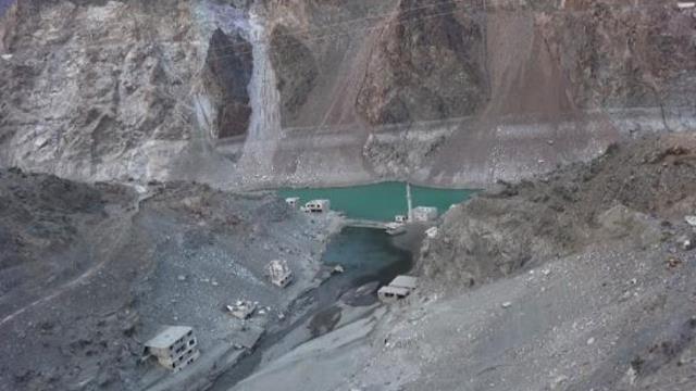Sular çekilince yerleşim yeri ortaya çıktı! Köylüler eski evlerine bakıp hasret gideriyor