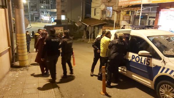 Takip ettiği kocasını bir kadının evinde yakalayınca ortalığı birbirine kattı