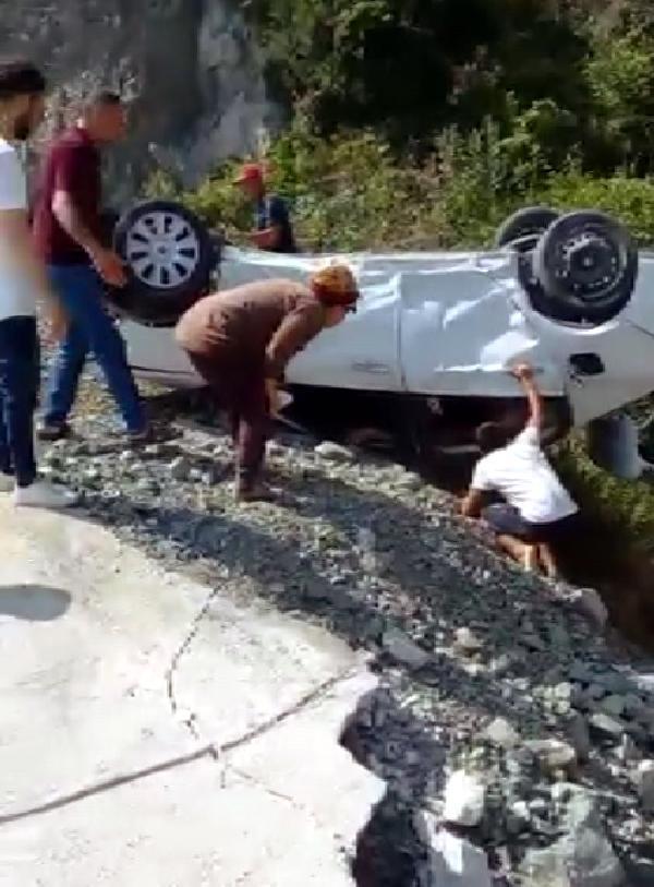 Takla atan otomobilin sürücüsü: Bir sigara verin, gözünüzü seveyim