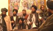 Taliban liderleri, Afganistan Cumhurbaşkanlığı Sarayı'nda! İşte bayrağı da kaldırdıkları yeni görüntüler