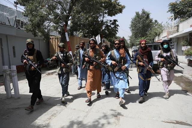 Taliban, milyarlarca dolar değerindeki Amerikan askeri teçhizatlarını ele geçirdi