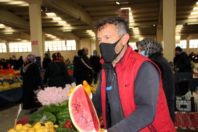 Tanesi 60 lira, çeyrek dilimi ise 15 TL Tanesi 60 lira, çeyrek dilimi ise 15 TL