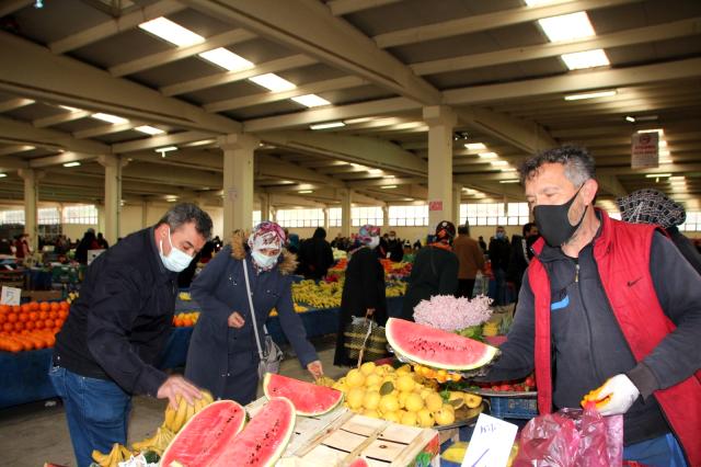 Tanesi 60 lira, çeyrek dilimi ise 15 TL Tanesi 60 lira, çeyrek dilimi ise 15 TL