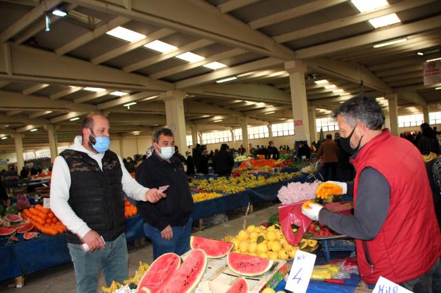 Tanesi 60 lira, çeyrek dilimi ise 15 TL Tanesi 60 lira, çeyrek dilimi ise 15 TL