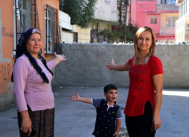 ''Tapulu arazim'' diyerek ördüğü çivili duvarla sokağı kapattı! Komşuları böyle isyan etti: Şok olduk, Berlin Duvarı gibi
