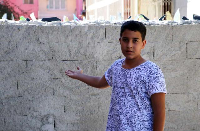 ''Tapulu arazim'' diyerek ördüğü çivili duvarla sokağı kapattı! Komşuları böyle isyan etti: Şok olduk, Berlin Duvarı gibi