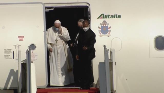 Tarihte bir ilk yaşanıyor! Papa Francis kalabalık bir koruma heyetiyle Bağdat'a ulaştı Tarihte bir ilk yaşanıyor! Papa Francis kalabalık bir koruma heyetiyle Bağdat'a ulaştı