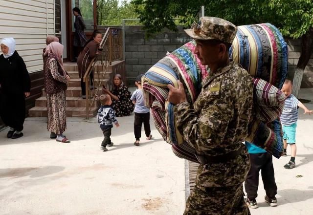 Taşlı-sopalı su kavgası iki ülke ordusunu karşı karşıya getirdi! 4 günde 49 kişi öldü, 250'den fazla yaralı var