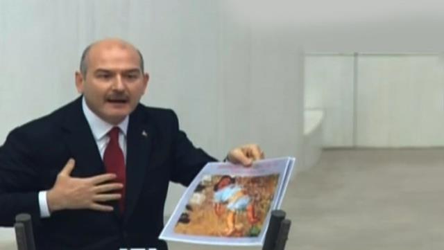 TBMM'de kürsüye çıkan Bakan Soylu'nun zor anları! Ağlamamak için kendini zor tuttu TBMM'de kürsüye çıkan Bakan Soylu'nun zor anları! Ağlamamak için kendini zor tuttu