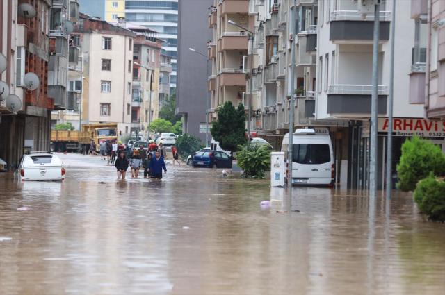 Tehlike henüz geçmedi! Meteoroloji'den Doğu Karadeniz'deki 5 il için korkutan uyarı: Sel bekleniyor