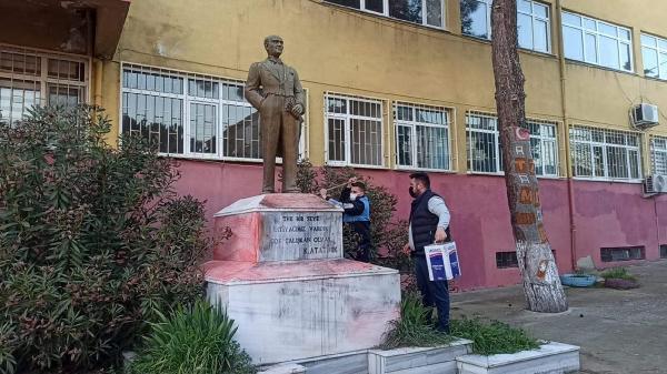 Tekirdağ'da Atatürk heykeline çirkin saldırı Tekirdağ'da Atatürk heykeline çirkin saldırı