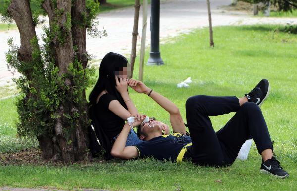 TERMOMETRE 41 DERECEYİ GÖSTERDİ, ADANALILAR KORONAVİRÜSÜ UNUTUP PARKLARA AKIN ETTİ TERMOMETRE 41 DERECEYİ GÖSTERDİ, ADANALILAR KORONAVİRÜSÜ UNUTUP PARKLARA AKIN ETTİ