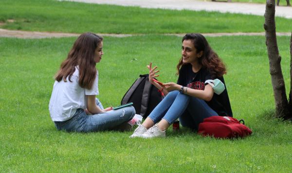 TERMOMETRE 41 DERECEYİ GÖSTERDİ, ADANALILAR KORONAVİRÜSÜ UNUTUP PARKLARA AKIN ETTİ TERMOMETRE 41 DERECEYİ GÖSTERDİ, ADANALILAR KORONAVİRÜSÜ UNUTUP PARKLARA AKIN ETTİ