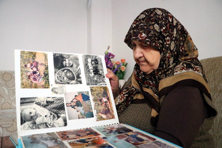 <p>Çocukluğundaki Şennur öğretmenini örnek alarak kendisi de öğretmen olan Neşe Alten, çocukların aydınlık yarınlara ulaşabilmesi amacıyla 1993 yılının 30 Eylül'ünde Diyarbakır'a gitti ve ilk görev yeri olan Bismil ilçesinin Çavuşlu Köyü İlkokulunda göreve başladı. </p>
