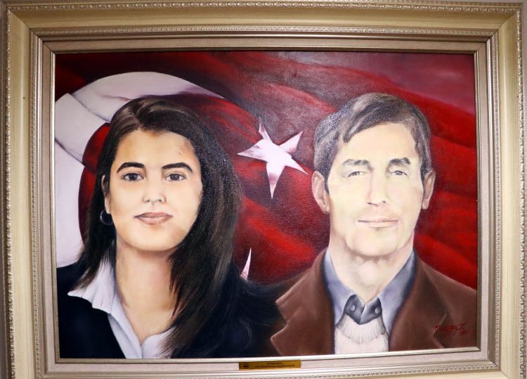 <p>Kızının mesleğini çok sevdiğini ve heyecan duyduğunu anlatan Nazife Alten, 