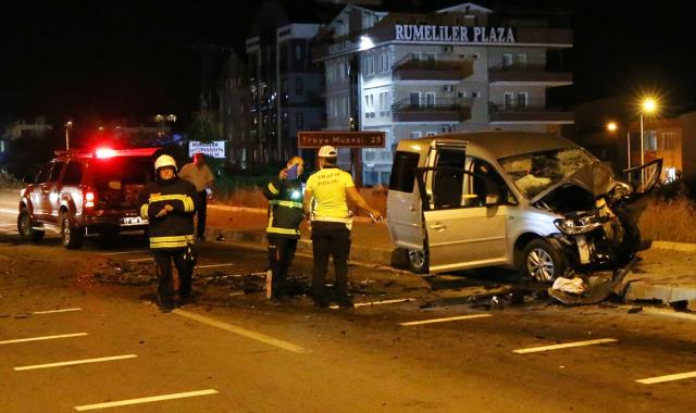 Ters yöne giren otomobilin sivil ekip aracıyla çarpışması sonucu iki kişi hayatını kaybetti