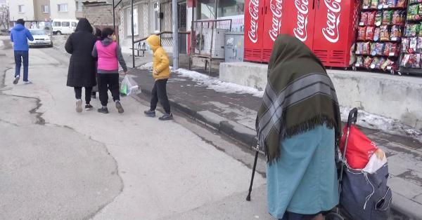 Testi pozitif çıktı, ambulansa binmemek için 1,5 saat direndi Testi pozitif çıktı, ambulansa binmemek için 1,5 saat direndi