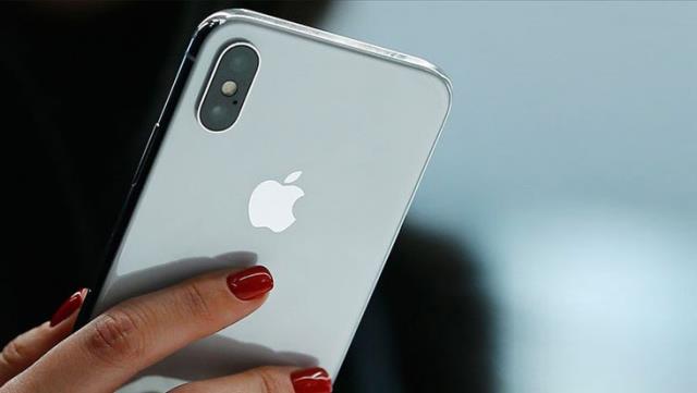 Türkiye'de iPhone sahiplerinin telefonları acı acı çaldı! Ekrana düşen 'Evde kal' bildirimi ortalığı karıştırdı