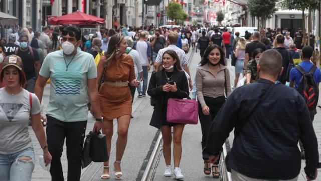 Türkiye'de koronayla mücadelede yeni dönem yarın başlıyor! Aşısızlar için PCR testi birçok alanda zorunlu hale geliyor Türkiye'de koronayla mücadelede yeni dönem yarın başlıyor! Aşısızlar için PCR testi birçok alanda zorunlu hale geliyor