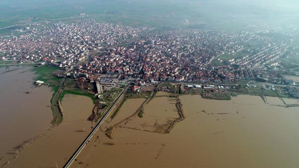 'Turuncu alarm' verilen Ergene Nehri taştı, bölge su altında kaldı 'Turuncu alarm' verilen Ergene Nehri taştı, bölge su altında kaldı