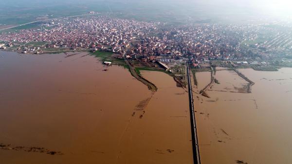 'Turuncu alarm' verilen Ergene Nehri taştı, bölge su altında kaldı 'Turuncu alarm' verilen Ergene Nehri taştı, bölge su altında kaldı