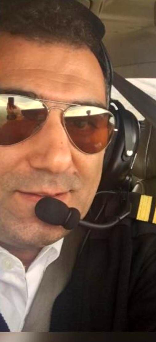 Uçak kazasında hayatını kaybeden pilotun Elazığ'daki babaevine Türk bayrağı asıldı