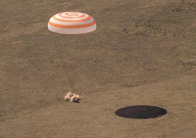 Uluslararası Uzay İstasyonu'nda görevli 3 astronot 6 ayın sonunda dünyaya döndü